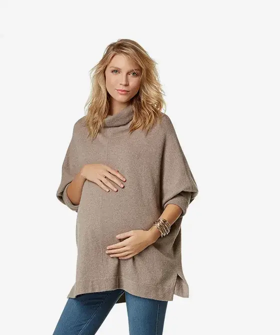 Future maman qui porte un bola Adoris sur le ventre