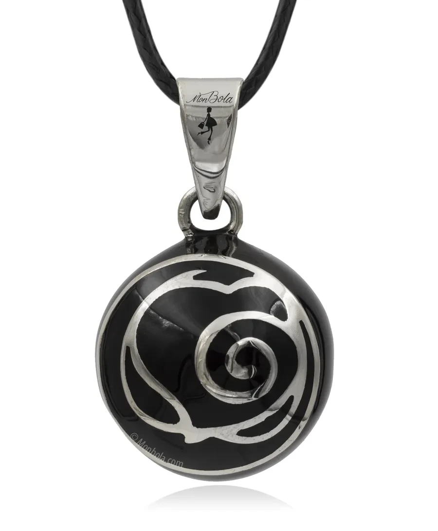 Noir / Coeur, bola de grossesse