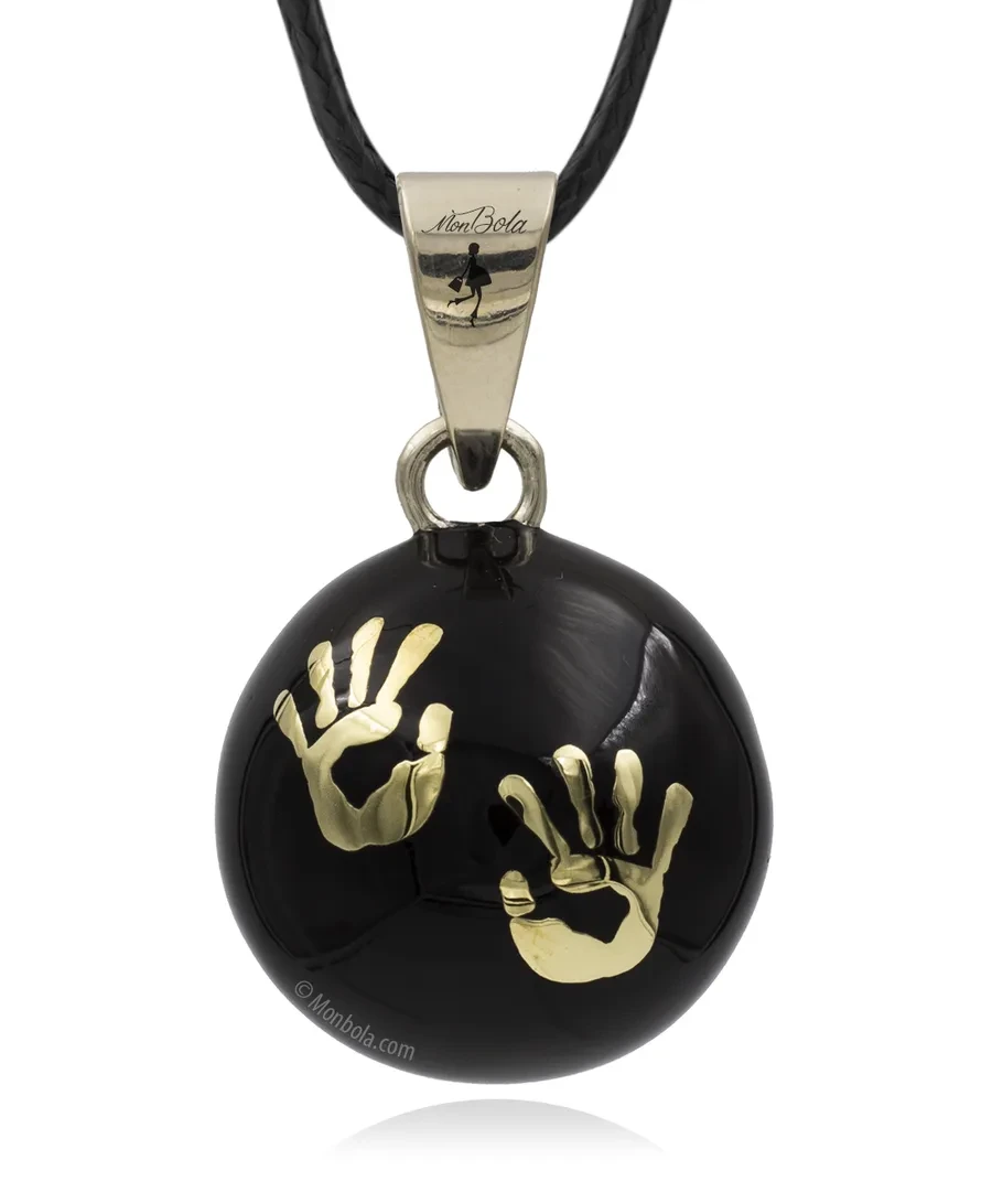 Noir mains dorées, bola de grossesse