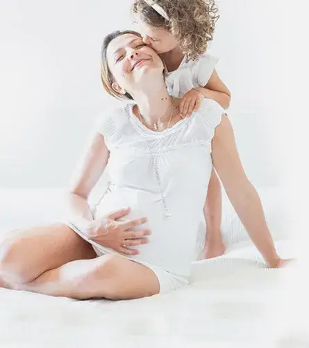 Amandine, fondatrice du Joli Bola, avec sa fille Agathe