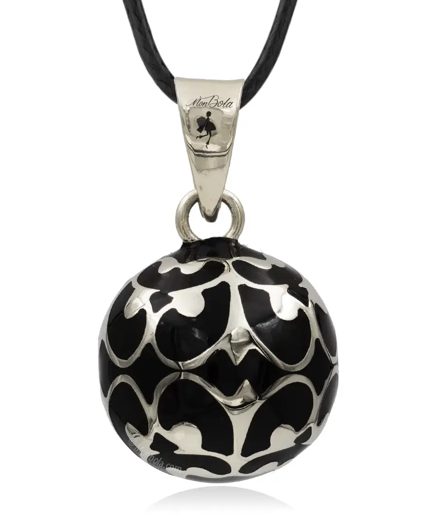 Noir Baroque, bola de grossesse